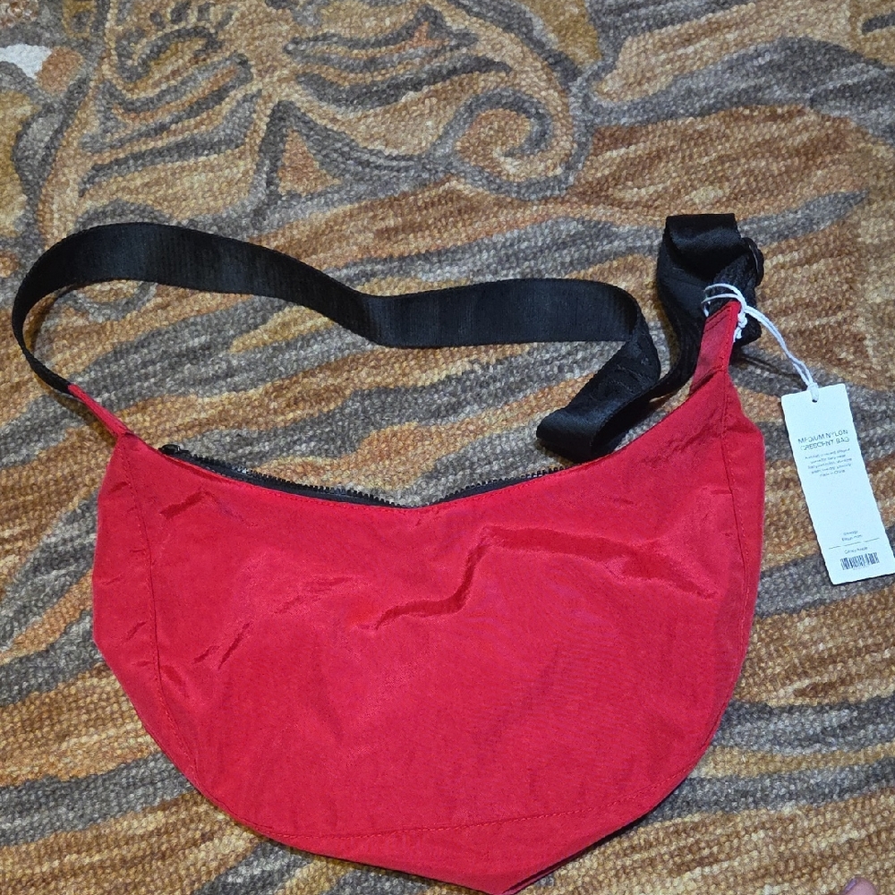 BAGGU Medium Crescent in Candy Apple (Red)